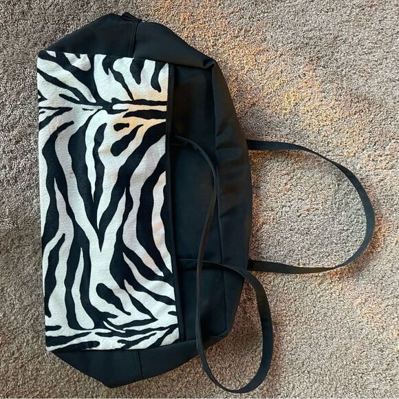 Zebra fur trim 18 inch tote bag - Picture 6 of 6